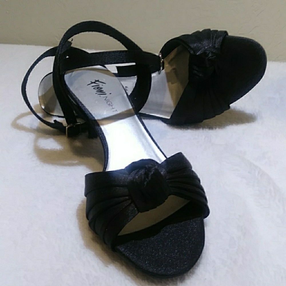 Fioni Black Peep Toe Heels